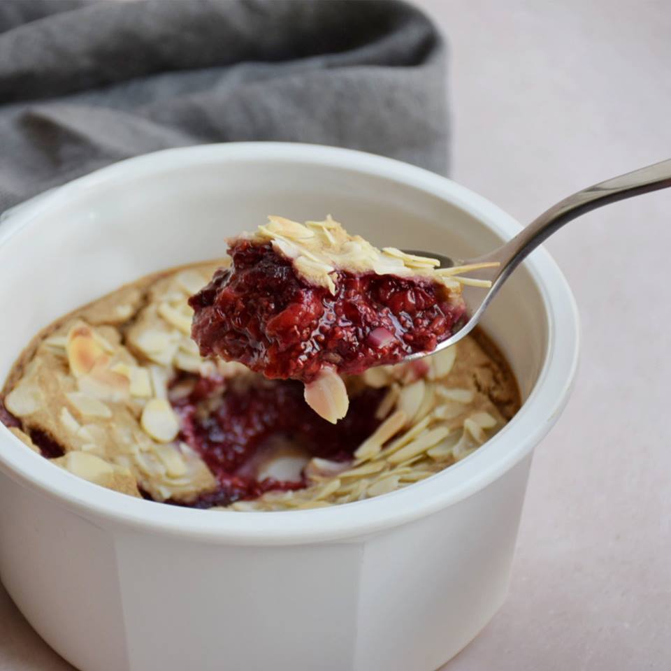 Baked Oats mit Himbeerfüllung