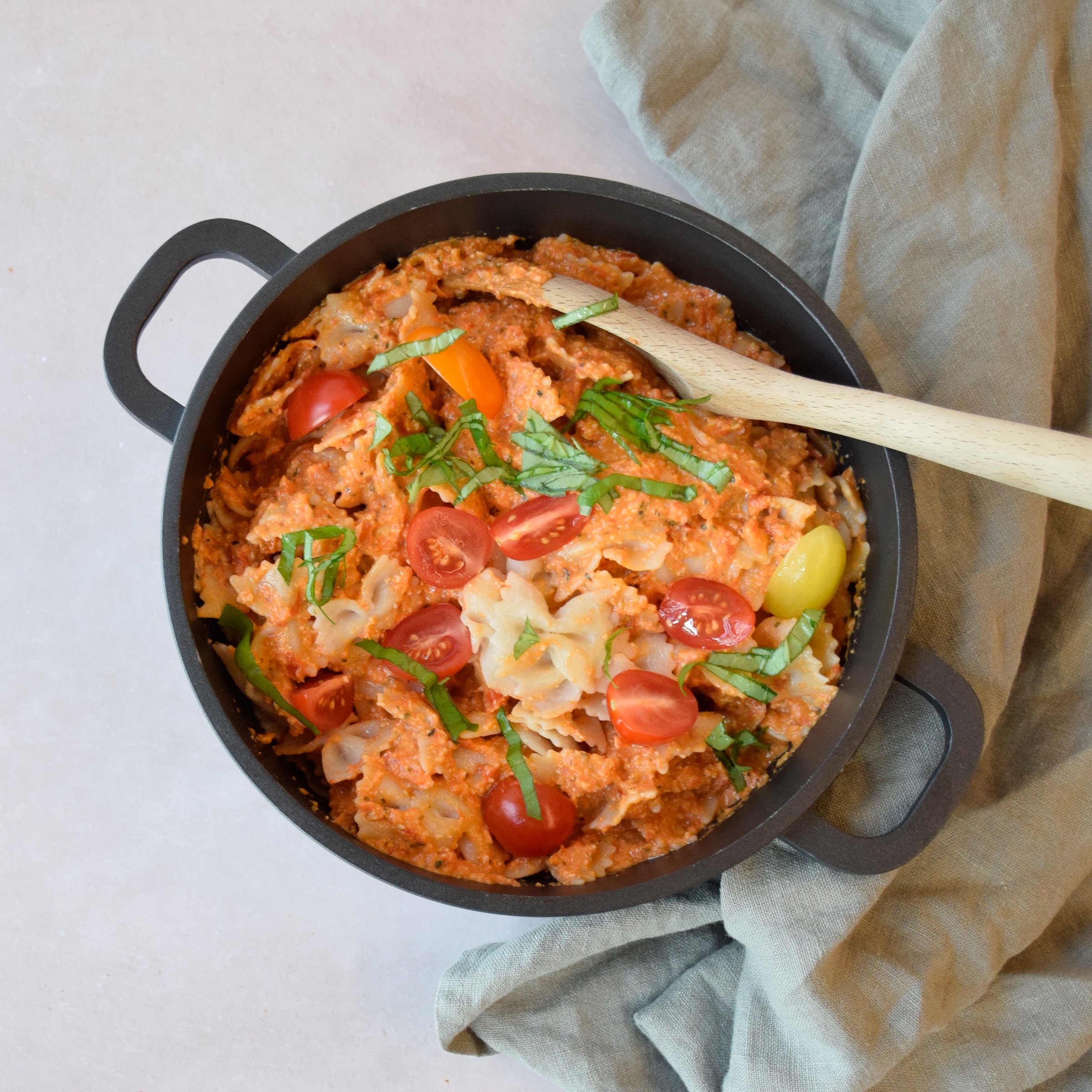 Glutenfreie Farfalle mit Paprikasoße Rezept selbst machen | Alnavit