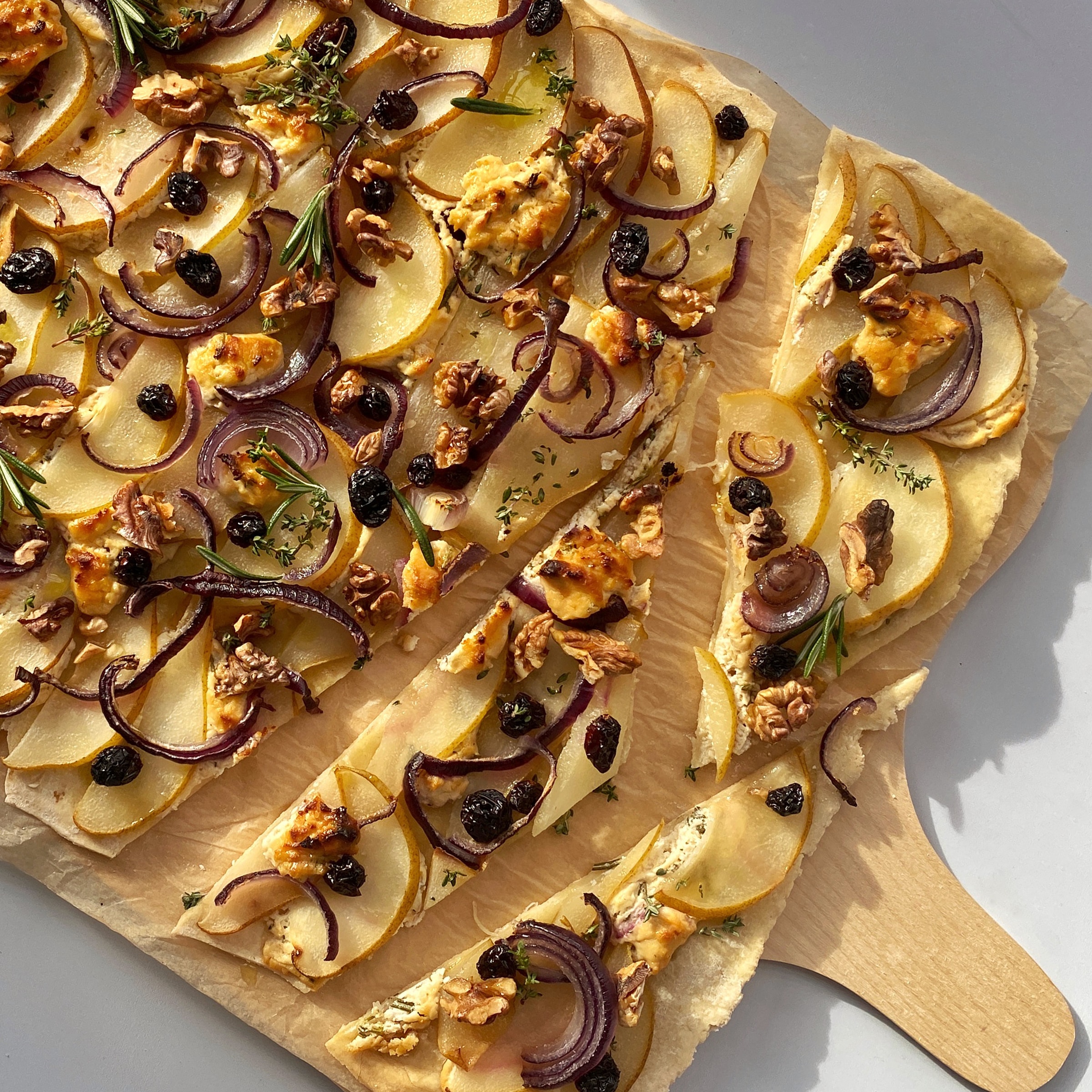 Glutenfreier Flammkuchen mit Birne und Ziegenkäse Rezept selbst machen ...