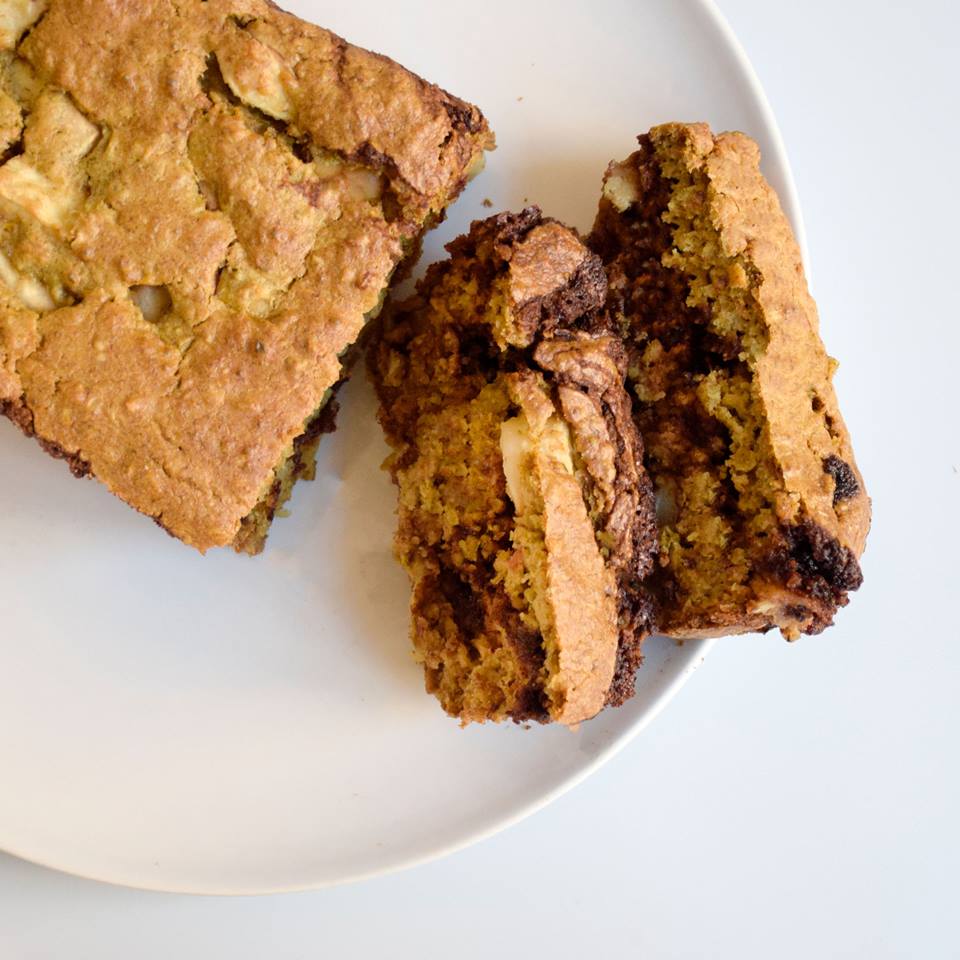 Zimtschneckenkuchen mit Apfel